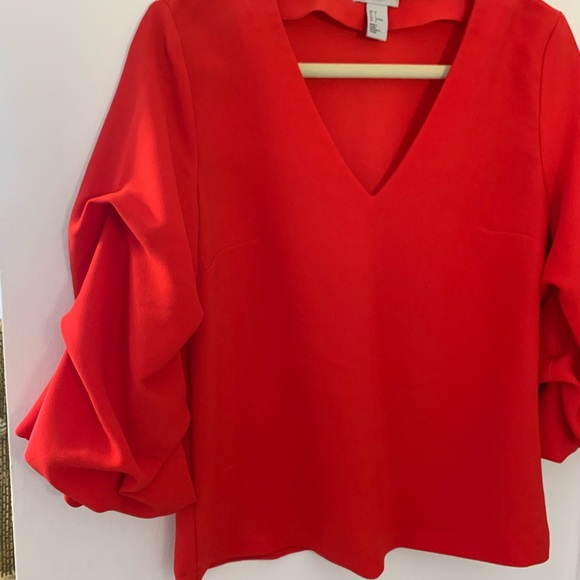 Red H&M bell sleeve blouse. Super on-trend sleeves - Picture 2 of 4
